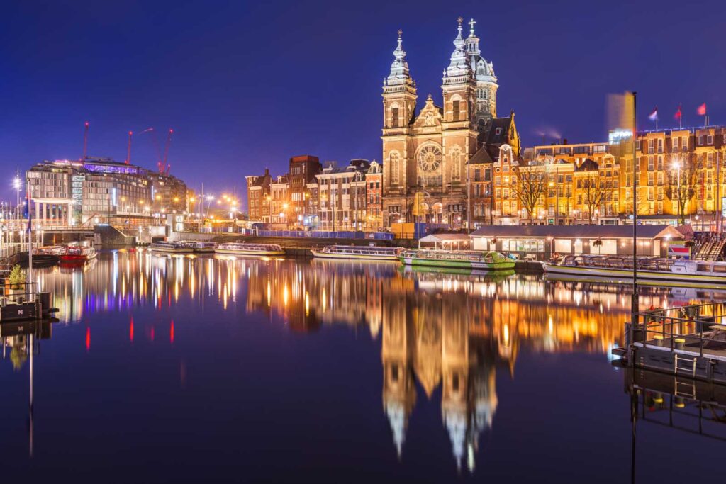 Déménager à Amsterdam: La Basilique Saint Nicholas