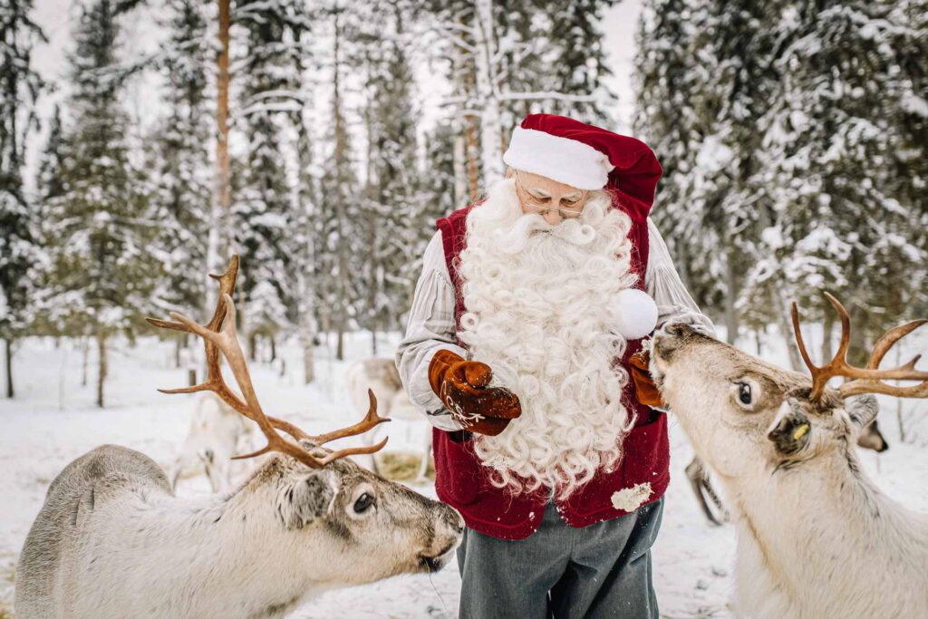 Déménager en Finlande: le père noel de  Rovaniemi