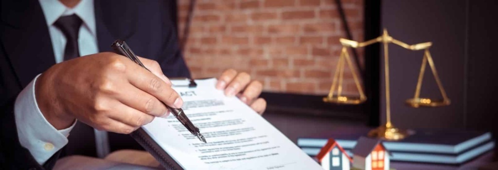 Le rôle du notaire: faire signer un contract